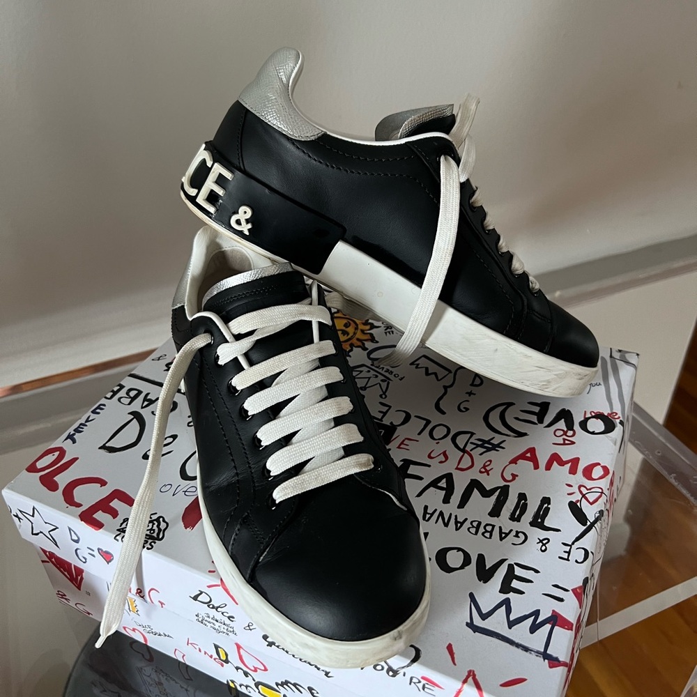 Gorgeous funky dolce & Gabbana sneaker!  Worn only a few times!